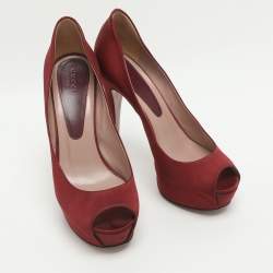 Pre Owned Gucci Size 39 Red Satin Peep Toe Pumps