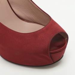Pre Owned Gucci Size 39 Red Satin Peep Toe Pumps