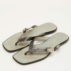 Pre Owned صندل غووتشي ثونغ جلد أسود تفصيل إبزيم كريستال مقاس 38