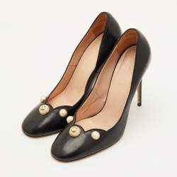 مملوكة مسبقًا Gucci GG Size 39.5 Black Scalloped Leather Pearl Embellished Pumps
