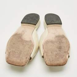 مملوكة مسبقًا حذاء سلايد فلات غوتشي جلد لامع كريم هارلو مقاس 39