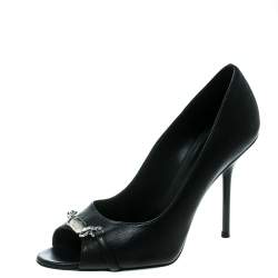 Pre Owned Gucci Black Leather With Metal Plaque Peep Toe Pumps Size 37