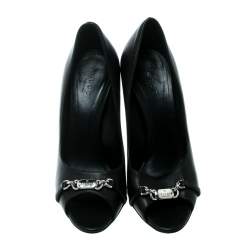 Pre Owned Gucci Black Leather With Metal Plaque Peep Toe Pumps Size 37