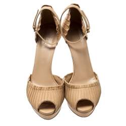 مملوكة مسبقًا صندل غوتشي نعل سميك سير كاحل مقدمة مفتوحة تارين جلد بيج مقاس 37.5