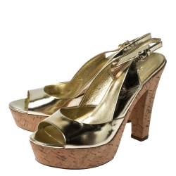 مملوكة مسبقًا صندل جيمي تشو فتحة كعب مقدمة مفتوحة نعل سميك جلد كورك ذهبي لامع  مقاس 37