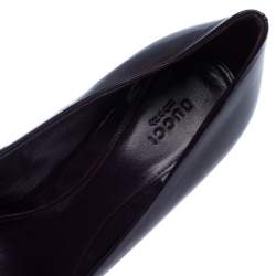 مملوكة مسبقًا حذاء كعب عالي غوتشي مزين هورسبيت مقدمة مدببة جلد لامع بنفسجي مقاس 37.5