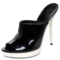 مملوكة مسبقًا صندل سلايد غوتشي جلد أسود لامع مقدمة مفتوحة مقاس 37.5