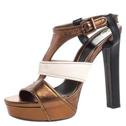 مملوكة مسبقًا Gucci Metallic Bronze And Offwhite Leather Strappy Platform Sandals Size 40.5