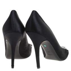 Pre Owned حذاء كعب عالي غوتشي مقدمة مفتوحة مزخرف فيونكة كريستال ساتان أسود مقاس 39