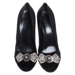 Pre Owned حذاء كعب عالي غوتشي مقدمة مفتوحة مزخرف فيونكة كريستال ساتان أسود مقاس 39