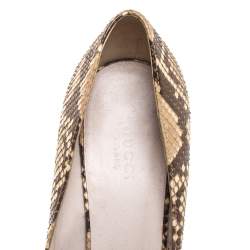 Pre Owned Gucci Two-Tone Python And Leather Trim Buckle Detail Peep Toe Pumps Size 38.5