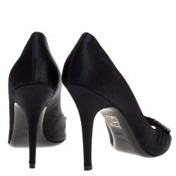 Pre Owned Gucci Black Satin Crystal Bow Embellished Peep Toe Pumps Size 39.5