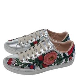 مملوكة مسبقًا حذاء غوتشي جلد فضي ميتاليك مطرز بعنق مرتفع مقاس 37