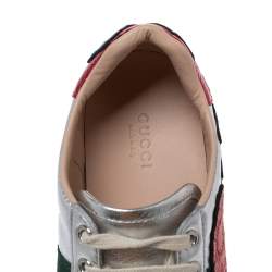 مملوكة مسبقًا حذاء غوتشي جلد فضي ميتاليك مطرز بعنق مرتفع مقاس 37