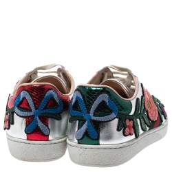 مملوكة مسبقًا حذاء غوتشي جلد فضي ميتاليك مطرز بعنق مرتفع مقاس 37