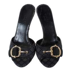 مملوكة مسبقًا صندل غوتشي بمقدمة مفتوحة و مزين بهورسبيت كانفاس أسود مقاس 35