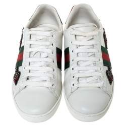 مملوكة مسبقًا حذاء رياضي غوتشي "آيس" بطراز منخفض من أعلى و مزين بحلية سهم جلد أبيض مقاس 37