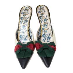 مملوكة مسبقًا حذاء سلايد مولز غوتشى جين زخرفة فيونكة ويب لونين مقاس 40