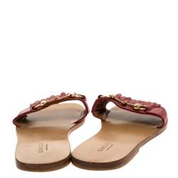 مملوكة مسبقًا Gucci Red Fringe Leather Horsebit Slide Sandals Size 38