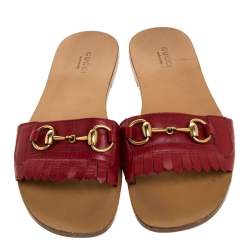 مملوكة مسبقًا Gucci Red Fringe Leather Horsebit Slide Sandals Size 38