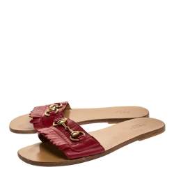 مملوكة مسبقًا Gucci Red Fringe Leather Horsebit Slide Sandals Size 38