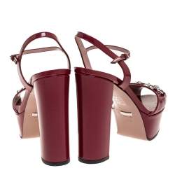 مملوكة مسبقًا Gucci Burgundy Leather Claudie Horsebit Platform Ankle Strap Sandals Size 38.5