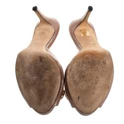 Pre Owned Gucci Beige Guccissima Patent Leather Peep Toe Horsebit Slides Sandals Size 38.5