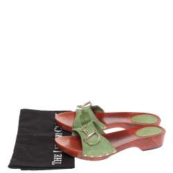 مملوكة مسبقًا Gucci Green Suede And Leather Icon Bit Clogs Size 40.5