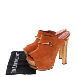 مملوكة مسبقًا Gucci Brown Suede Horsebit Open Toe Platform Mules Size 39.5