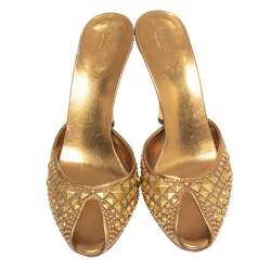 Pre Owned Gucci Metallic Gold Studded Leather Peep Toe Mule Sandals Size 41
