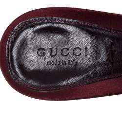 مملوكة مسبقًا صندل سلايد غوتشي كعب بامبو جلد ثعبان و قطيفة جي جي عنابي مقاس 41