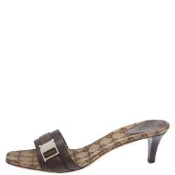 مملوكة مسبقًا صندل سلايد غوتشي مزين قفل كبس كانفاس جي جي و جلد بني مقاس 40.5