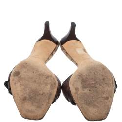 مملوكة مسبقًا صندل سلايد غوتشي مزين قفل كبس كانفاس جي جي و جلد بني مقاس 40.5