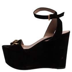 مملوكة مسبقًا Gucci Black Suede Horsebit Platform Ankle Strap Wedge Sandals Size 36.5