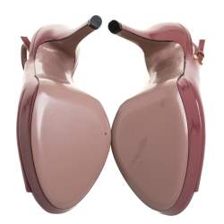 مملوكة مسبقًا صندل غوتشي فتحة كعب مقدمة مفتوحة جلد لامع وردي مقاس 36