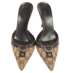 مملوكة مسبقًا حذاء سلايد غوتشي حلقة حرف دي مقدمة مدببة كانفاس جي جي بيج و بني مقاس 37