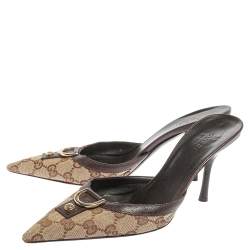 مملوكة مسبقًا حذاء سلايد غوتشي حلقة حرف دي مقدمة مدببة كانفاس جي جي بيج و بني مقاس 37