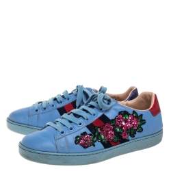 مملوكة مسبقًا حذاء رياضي غوتشي ايس مزين ويب مزخرف مورد منخفض من أعلى جلد أزرق مقاس 37