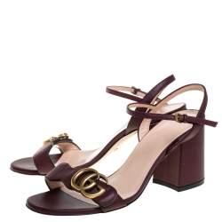 مملوكة مسبقًا صندل غوتشي مارمونت كعب سميك و سير كاحل جلد عنابي مقاس 36