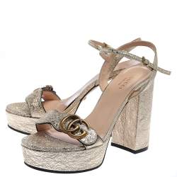 مملوكة مسبقًا صندل غوتشي مارمونت نعل سميك مزين جي جي جلد مجعد ذهبي مقاس 37