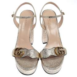 مملوكة مسبقًا صندل غوتشي مارمونت نعل سميك مزين جي جي جلد مجعد ذهبي مقاس 37