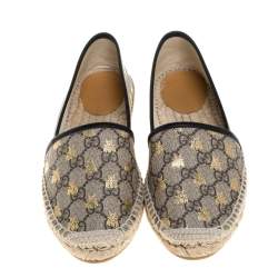 مملوكة مسبقًا Gucci Beige/Black Coated Canvas and Leather Bee Espadrilles Size 36.5