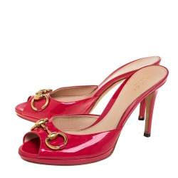 مملوكة مسبقًا صندل غوتشى هورسبيت جلد لامع فوشيا مقاس 37