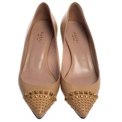 مملوكة مسبقًا حذاء كعب عالي غوتشي مقدمة بيج مرصعة جلد بيج مقاس 37.5 