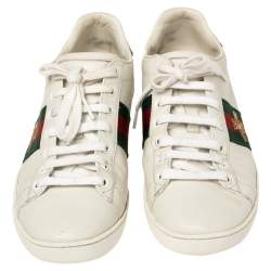 مملوكة مسبقًا حذاء رياضي غوتشي إيس برقبة منخفضة مطرز بنحلة جلد أبيض مقاس 38.5