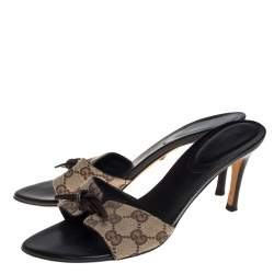 Pre Owned صندل سلايد غوتشي مزين عقدة كانفاس مونوغرامي بني و بيج مقاس 40