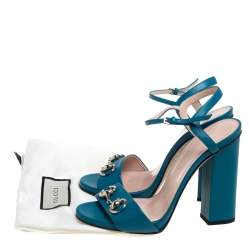 مملوكة مسبقًا صندل غوتشي مزين هورسبيت سير كاحل مقدمة مفتوحة كعب سميك جلد أزرق مقاس 38