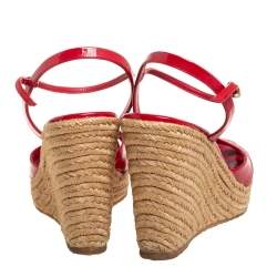 مملوكة مسبقًا Gucci Red Micro Guccissima Patent Leather Ankle Strap Wedge Platform Sandals Size 40