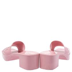 مملوكة مسبقًا Gucci Pink Rubber Slide Sandals Size 39