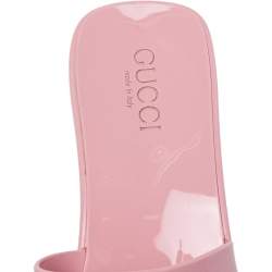 مملوكة مسبقًا Gucci Pink Rubber Slide Sandals Size 39